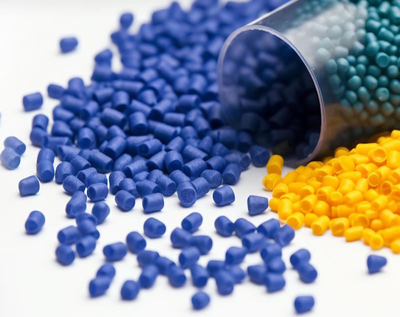 ¿Qué factores se deben considerar al seleccionar rellenos para materiales TPE?